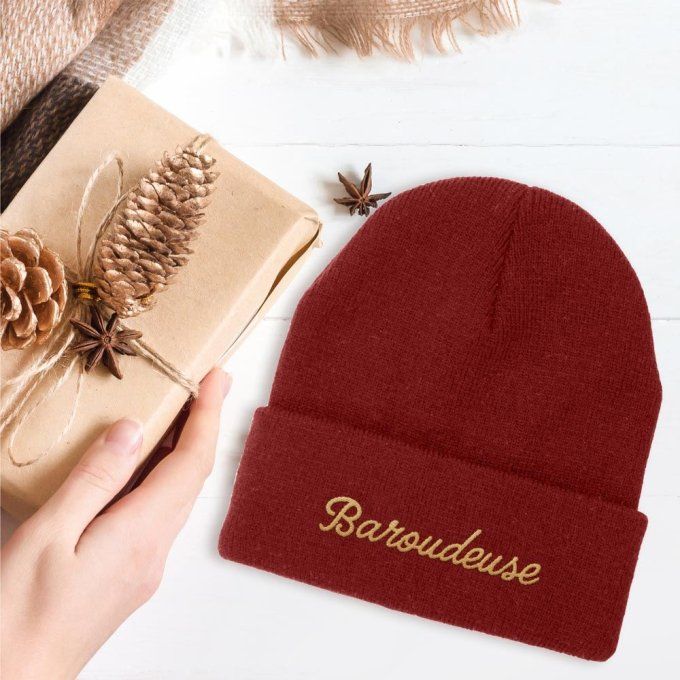 Bonnet bordeaux brodé Baroudeuse