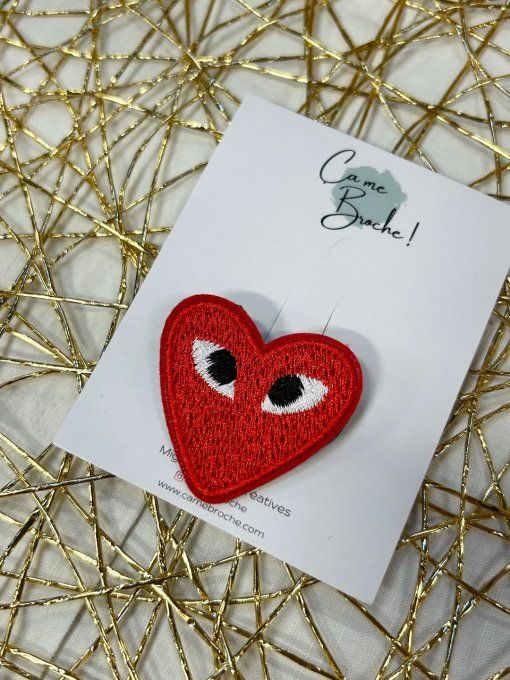 Broche coeur yeux ROUGE