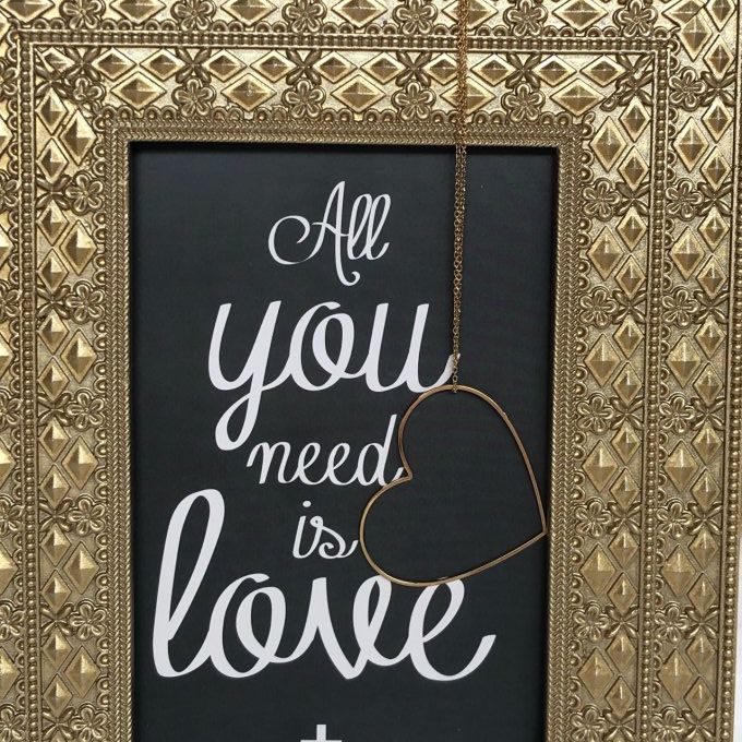 Collier LOVE doré